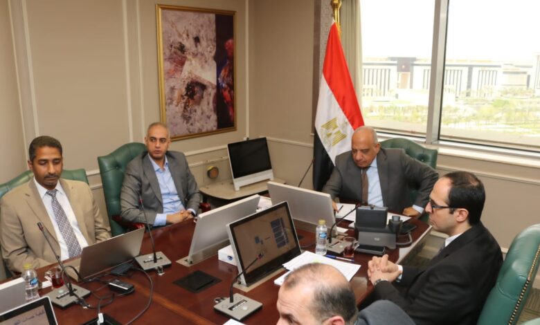 وزير-الكهرباء-يجتمع-بمسئولي-شركة-“سايشيلد”-لمتابعة-تشغيل-منظومة-الشحن-الموحد-وقاعدة-البيانات-المؤمنة-للعدادات